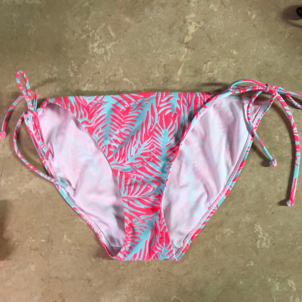 🆕 2 Swim suit bottoms - NWT - Picture 2 of 7
